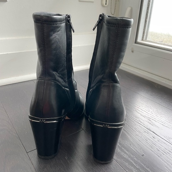 Michael Kors black leather ankle boots - Picture 2 of 8
